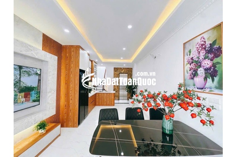 Bán nhà Trương Định 5 Tầng Thang Máy Mới Kính Koong 42m Nhỉnh 8 Tỷ
